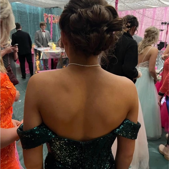 Stunning Sherri Hill emerald prom dress - Picture 3 of 6